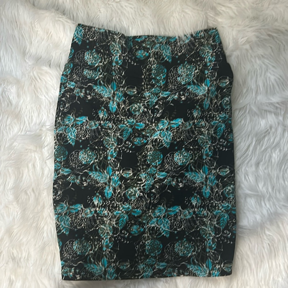 LulaRoe | stretch skirt with floral print design Sz L